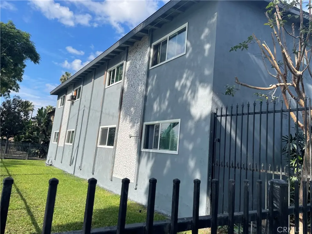 Apartment for rent at 129 E Wakefield Avenue 5, Anaheim, CA featuring 2 beds and 1 bath