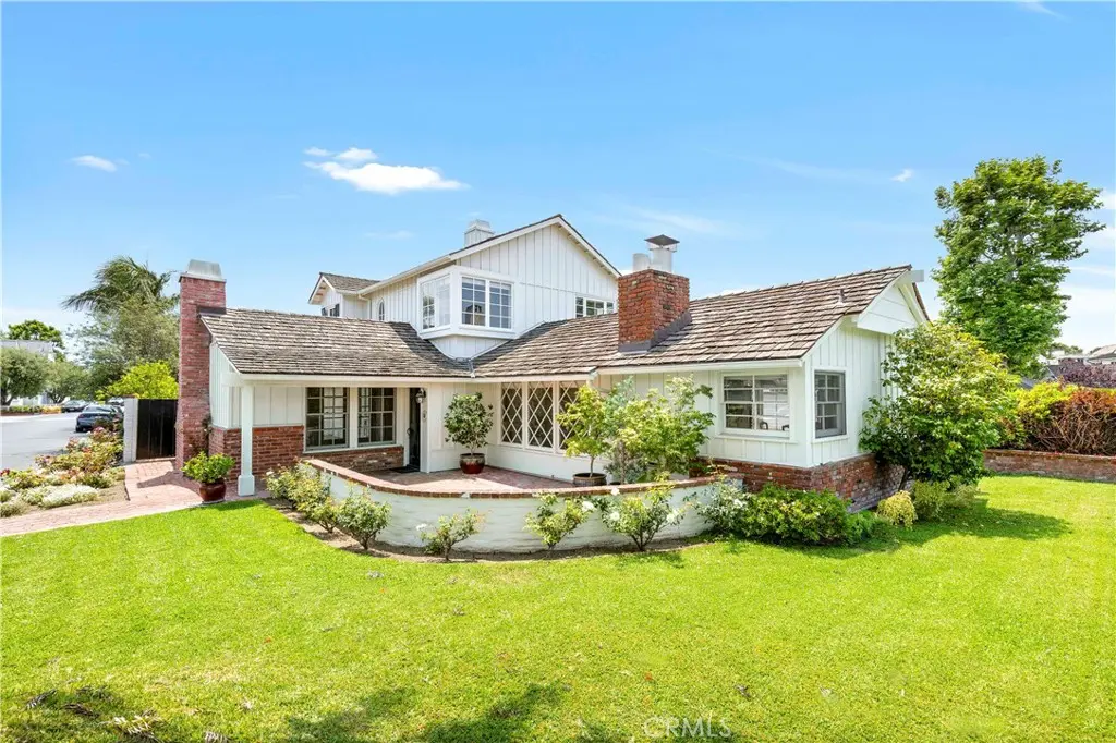 2562 Vista Drive, Newport Beach, CA — listing photo 1