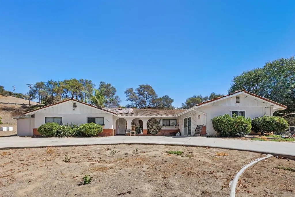 3950 Hellers Bend, Fallbrook, CA — listing photo 1