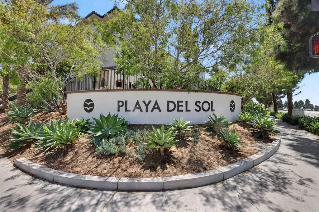 Condominium for rent at 1320 Calle Sandcliff 42, San Diego, CA featuring 4 beds and 4 baths