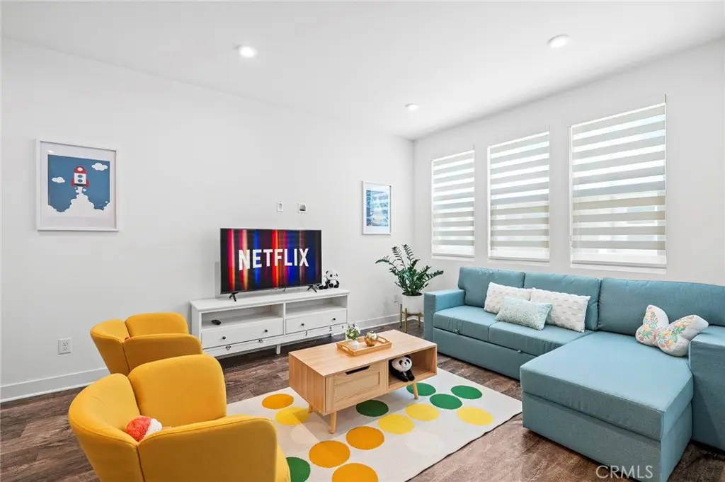 Townhouse for rent at 1607 W Bushell St, Anaheim, CA featuring 2 beds and 3 baths