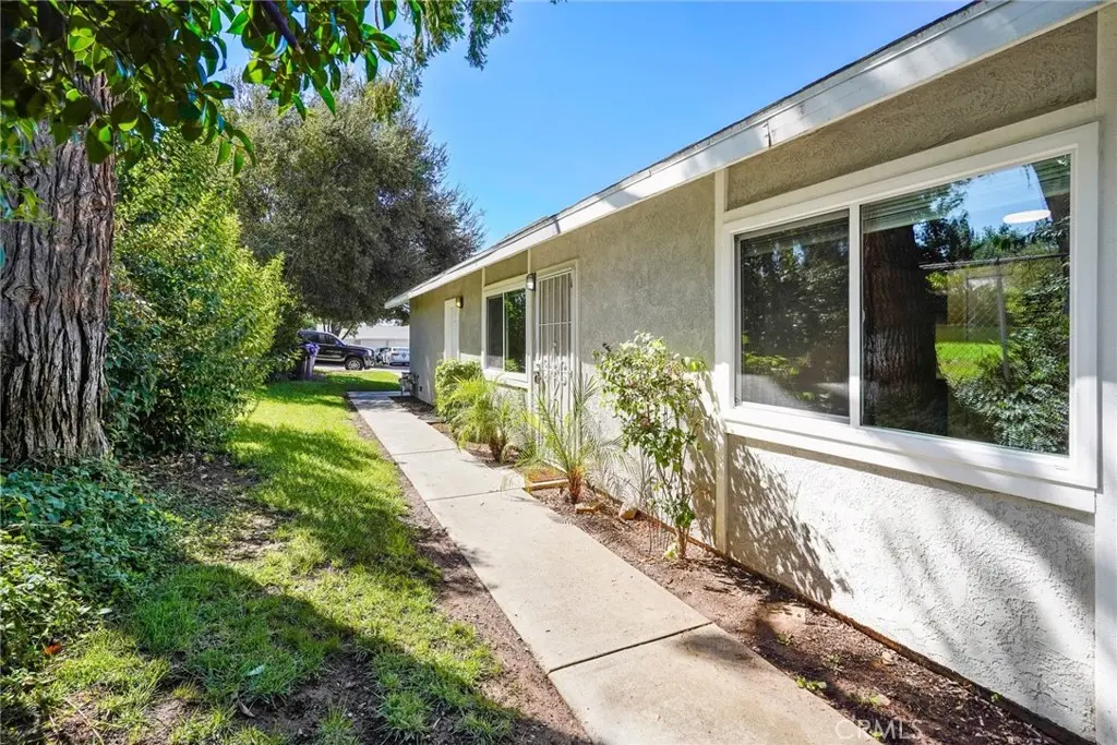 35224 Avenue B, Yucaipa, CA — listing photo 1