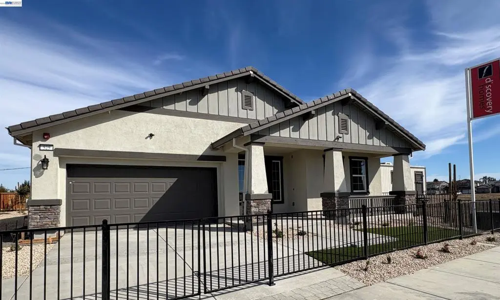 325 Maverick Drive, Vacaville, CA — listing photo 1
