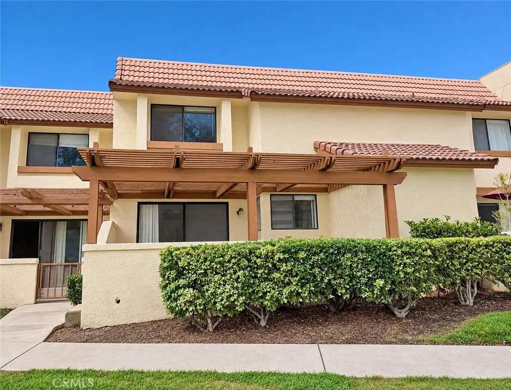 Condominium for sale at 818 Lancaster, Claremont, CA featuring 2 beds and 3 baths