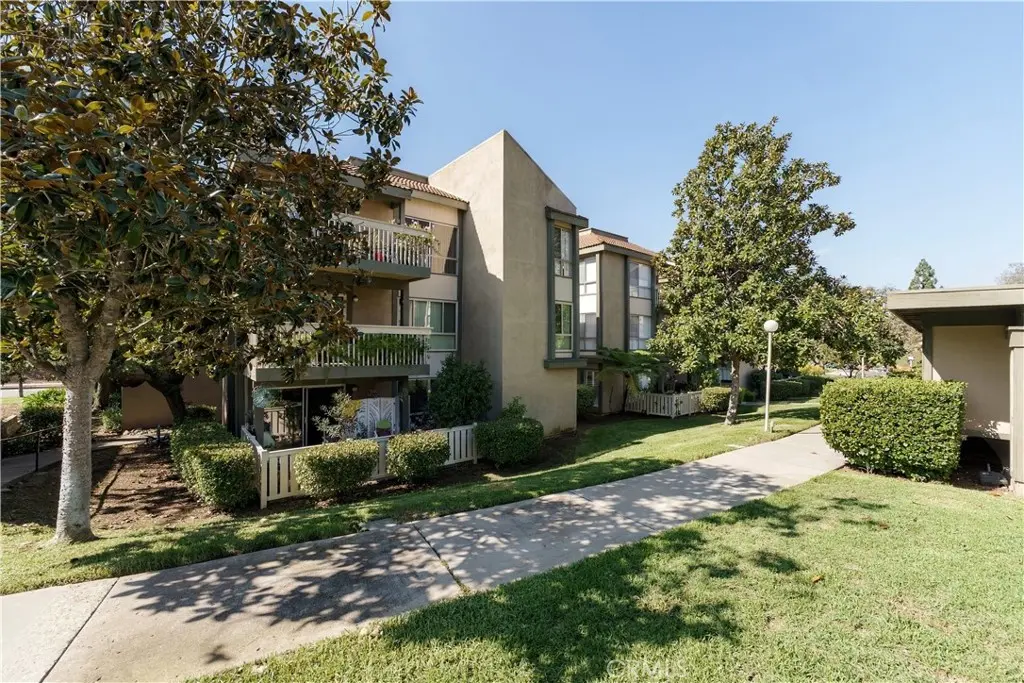 290 Sequoia Court 36, Thousand Oaks, CA — listing photo 1