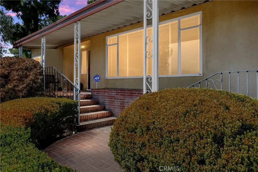 299 Anderegg, Colton, CA — listing photo 1