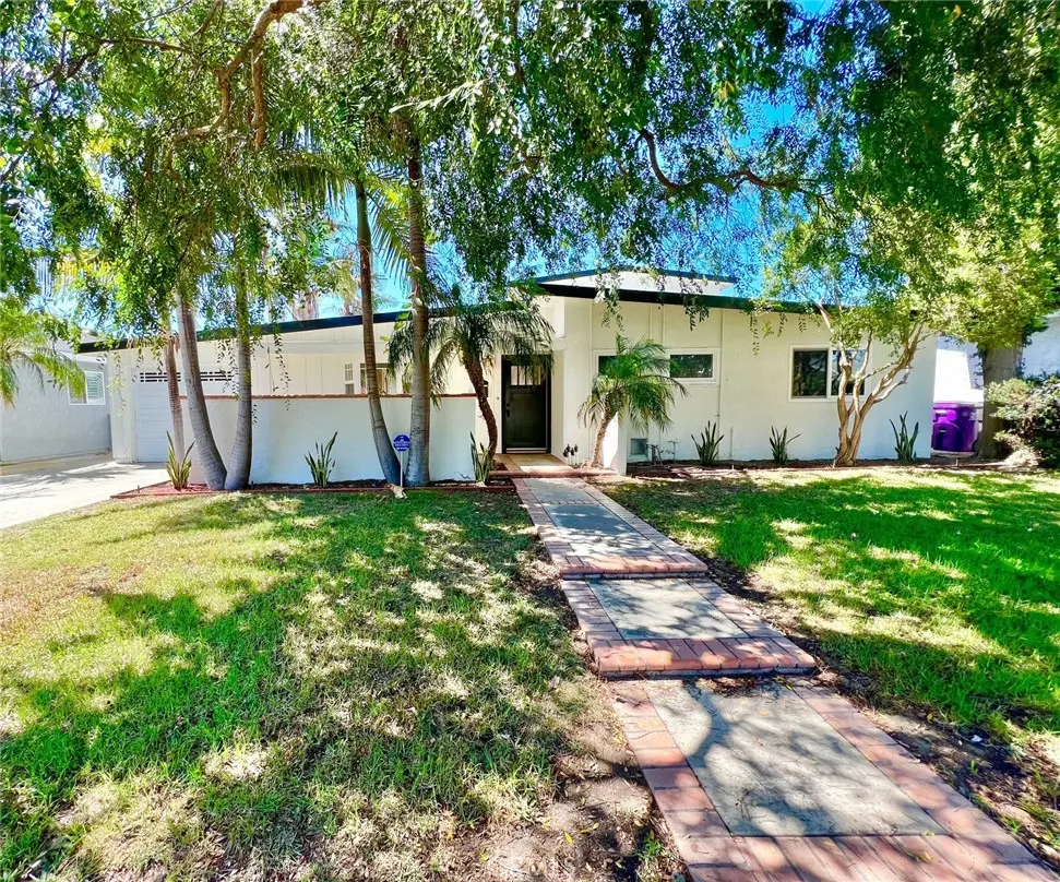 1417 Vuelta Grande, Long Beach, CA — listing photo 1