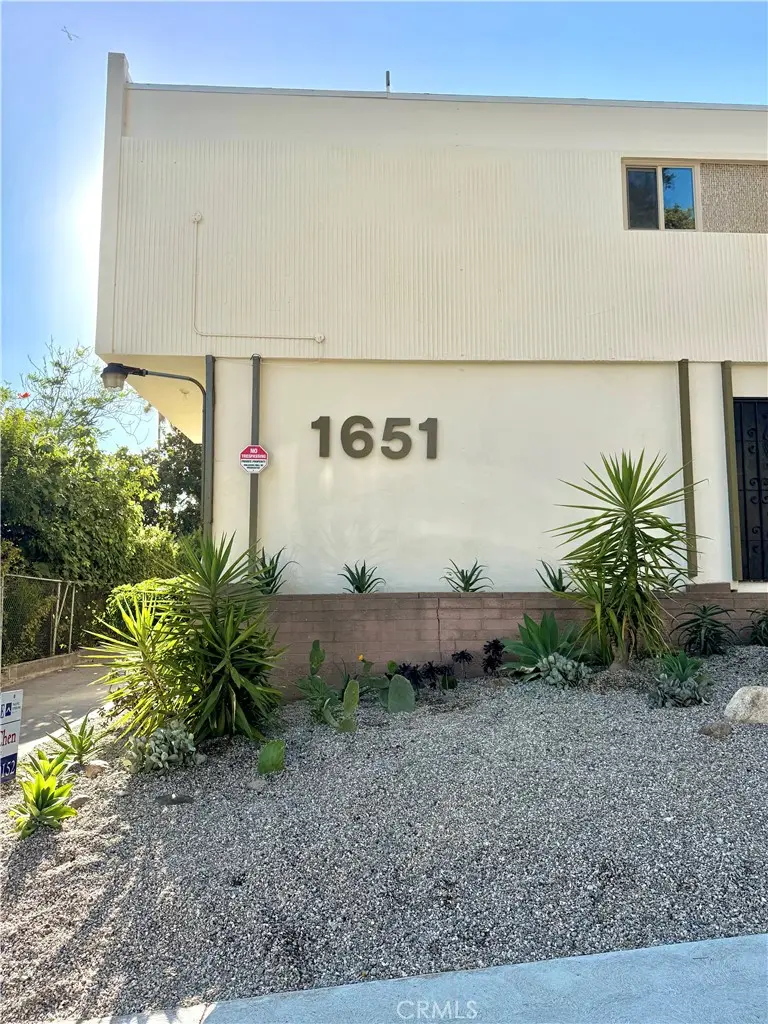 Apartment for rent at 1651 golden gate ave 2, Los Angeles, CA featuring 2 beds and 1 bath