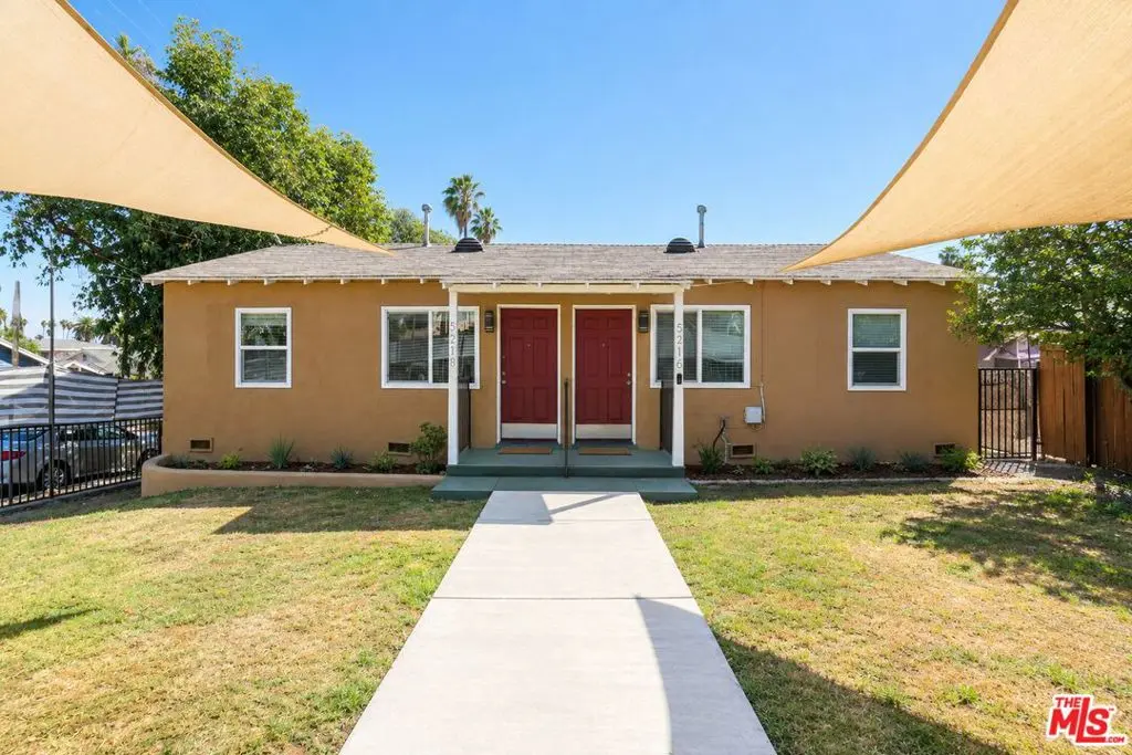 Apartment for rent at 5218 Navarro Street, Los Angeles, CA featuring 2 beds and 1 bath