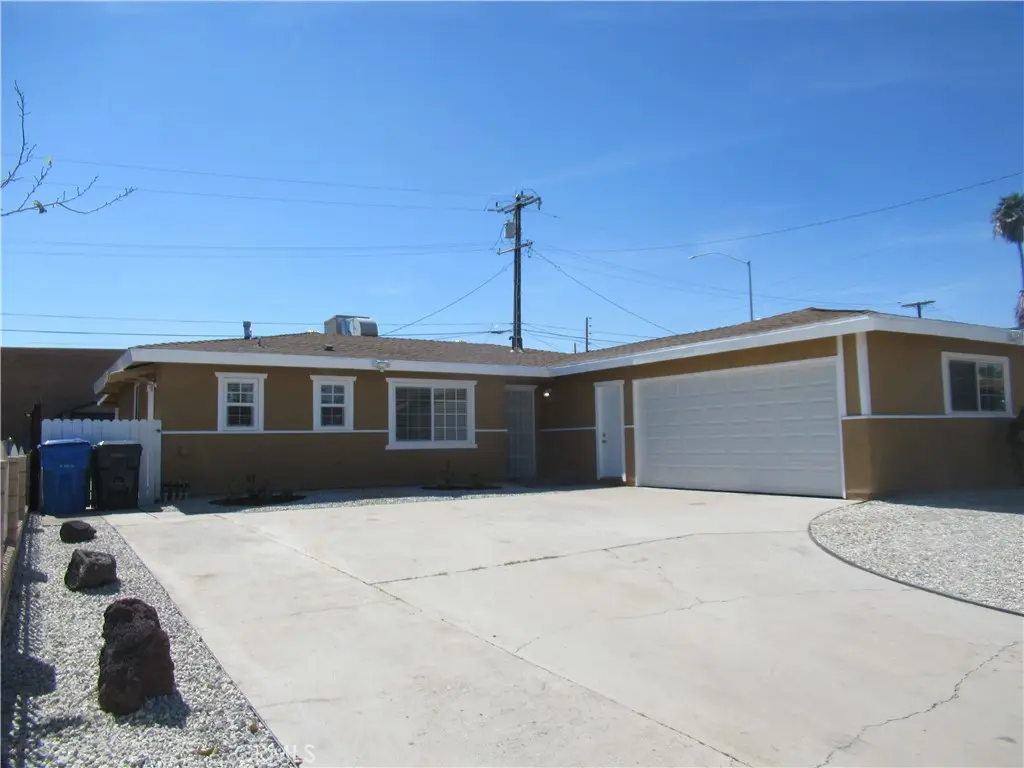 904 Las Amigas Drive, Barstow, CA — listing photo 1