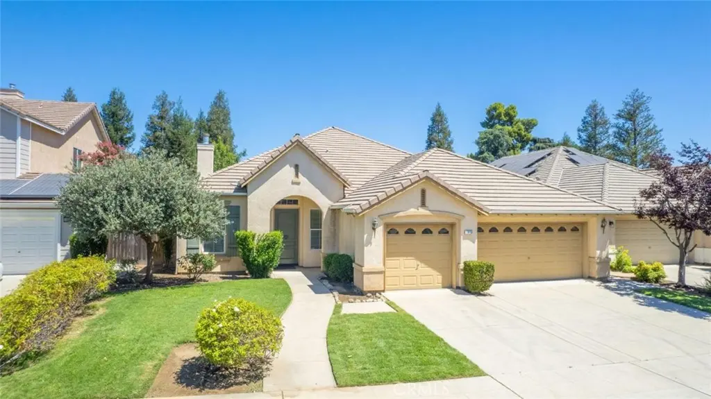 Single Family Residence for sale at 1975 Lester, Clovis, CA featuring 3 beds and 3 baths