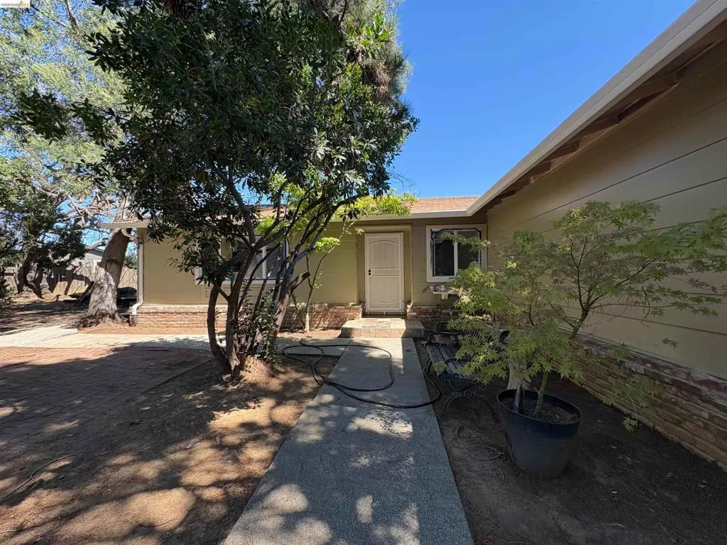 Single Family Residence for sale at 115 Cook Circle, Vallejo, CA featuring 4 beds and 2 baths