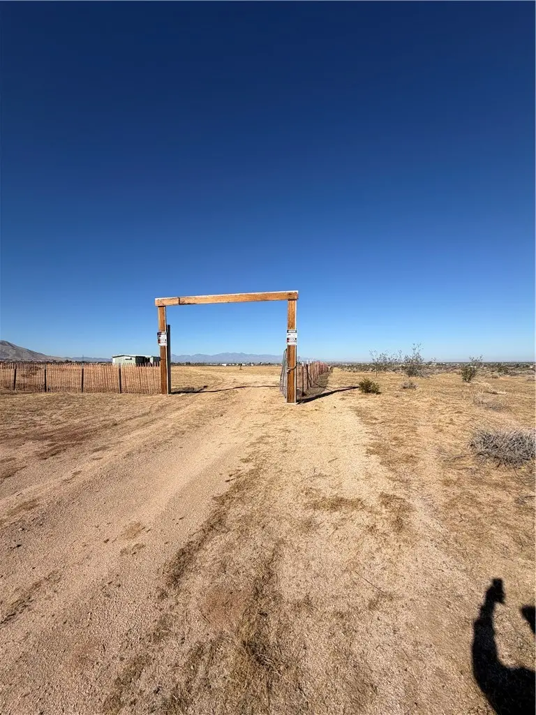 23952 Apple Valley, Apple Valley, CA — listing photo 1