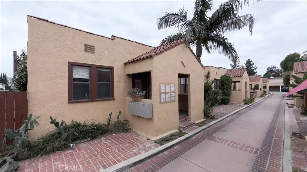 5031 Bakman Avenue 2, North Hollywood, CA — listing photo 1