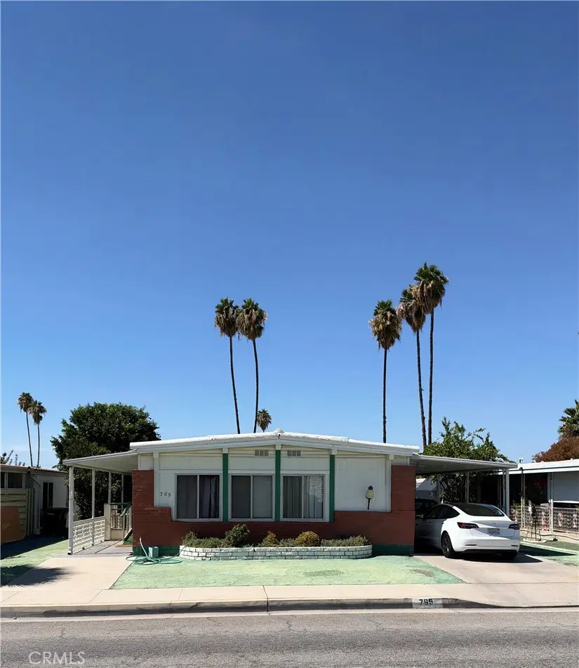 765 S Lyon, Hemet, CA — listing photo 1