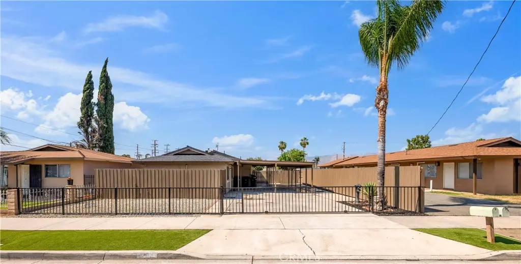 Duplex for sale at 470 W Kimball, Hemet, CA