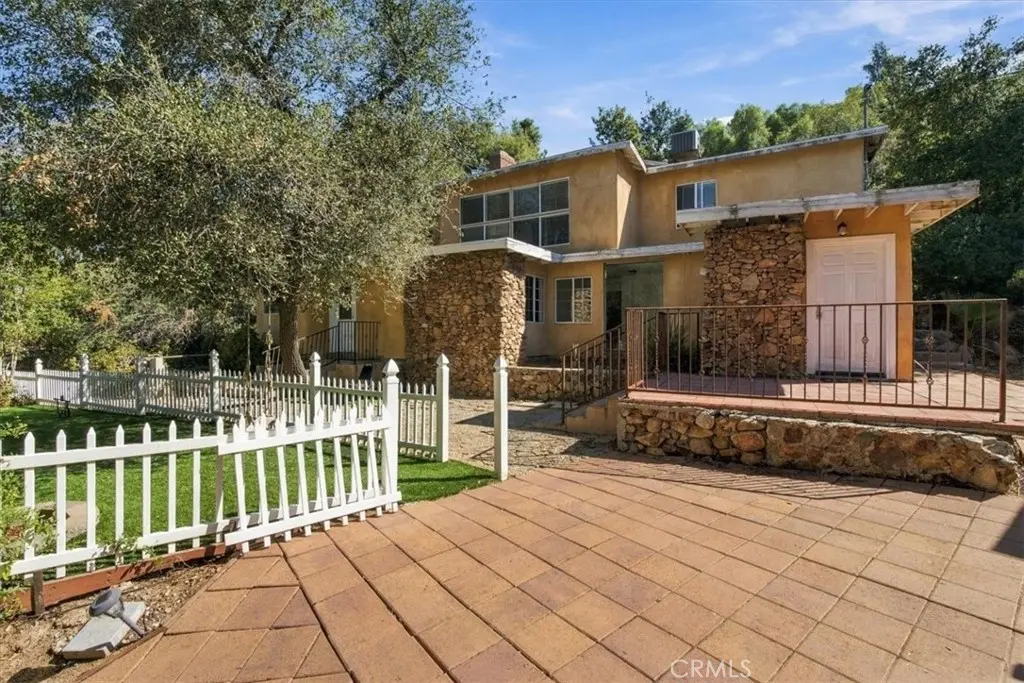 10058 Sunland, Sunland, CA — listing photo 1