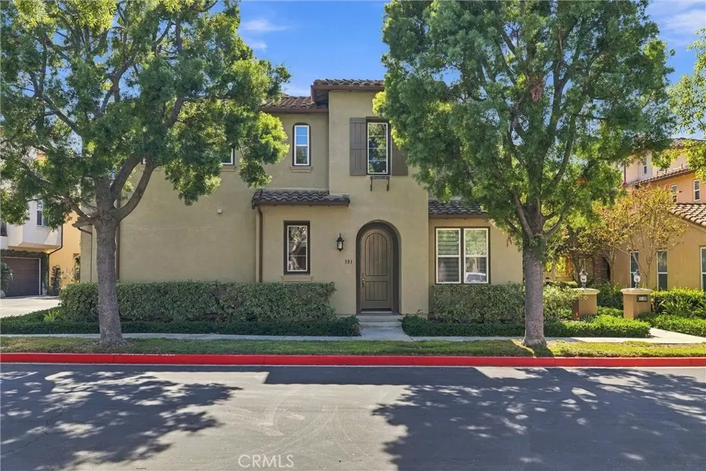 Condominium for rent at 301 Tall Oak, Irvine, CA featuring 3 beds and 3 baths