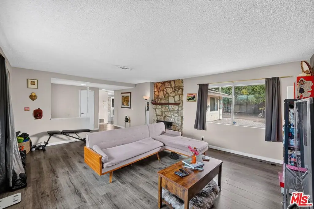 6235 Stanton Avenue, Highland, CA — listing photo 1