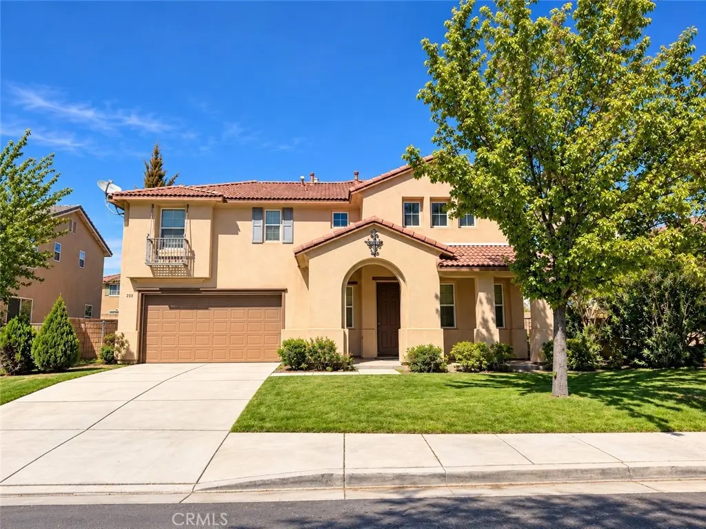 2233 Avenida Del Mar, Lancaster, CA — listing photo 1