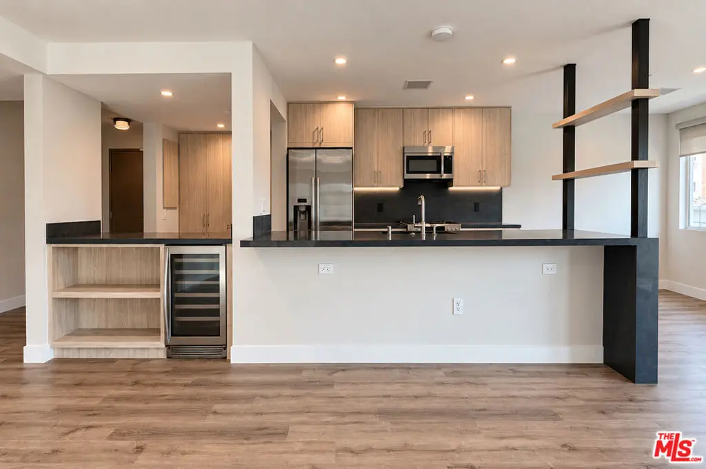 10951 National Boulevard 201, Los Angeles, CA — listing photo 1