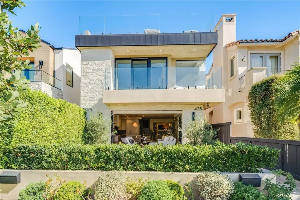 Condominium for rent at 428 Fernleaf Avenue, Newport Beach, CA featuring 3 beds and 4 baths