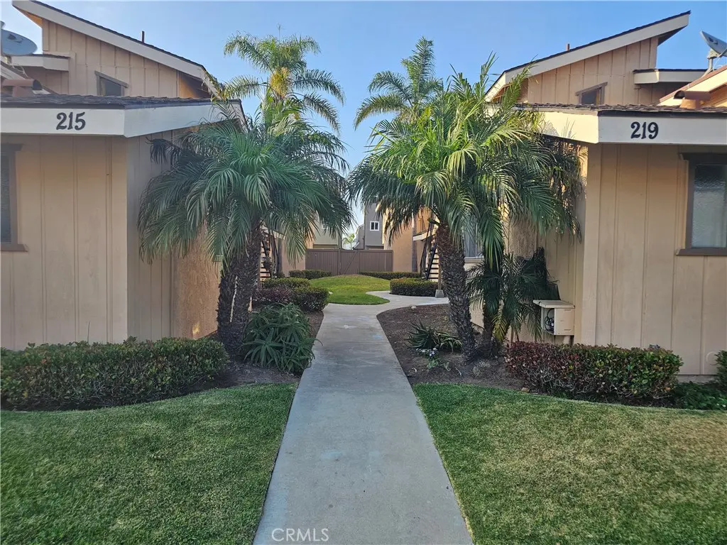 219 Oswego D, Huntington Beach, CA — listing photo 1