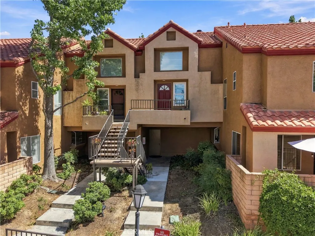 22617 Copper Hill 118, Saugus, CA — listing photo 1