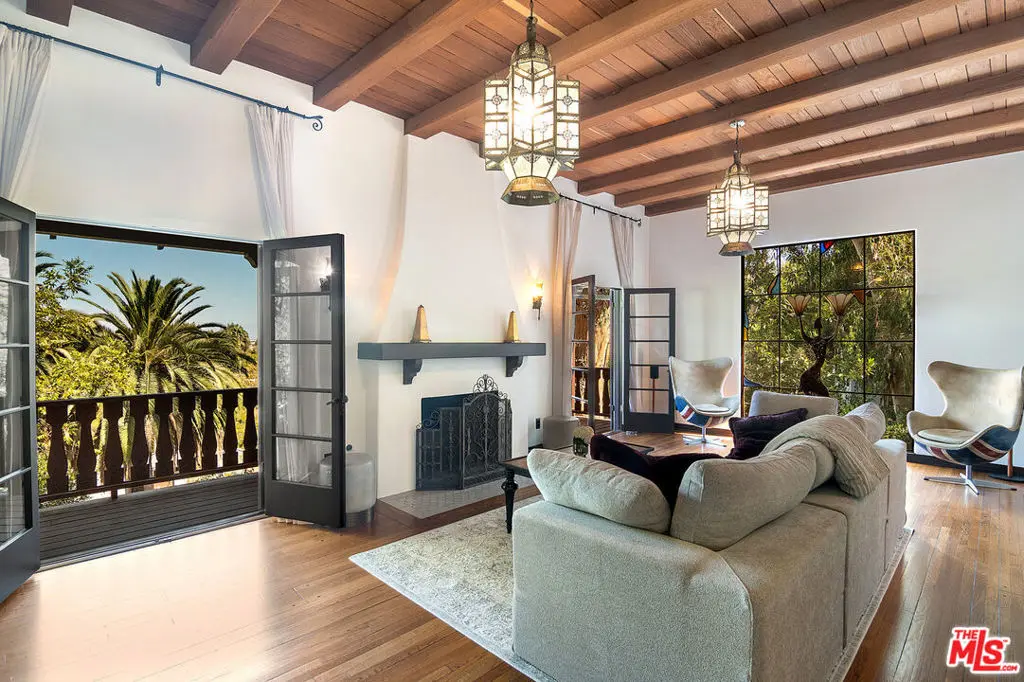 Single Family Residence for rent at 3475 N Knoll Drive, Los Angeles, CA featuring 4 beds and 5 baths