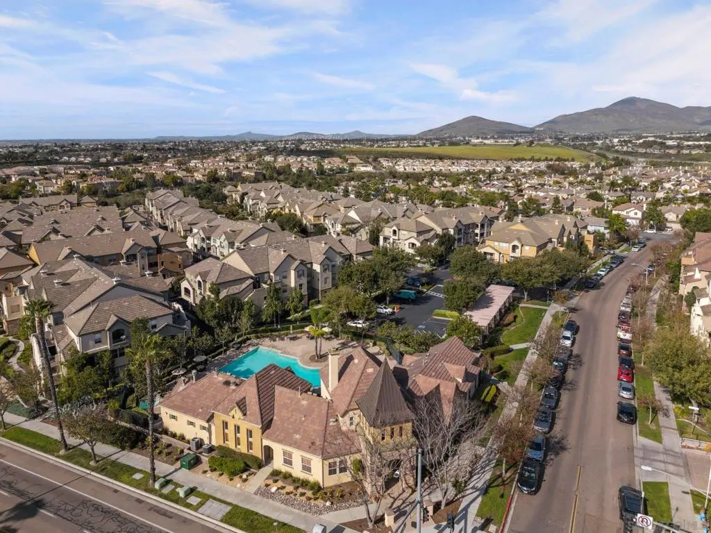 Residential Lease for rent at 1338 Nicolette Ave 1032, Chula Vista, CA featuring 2 beds and 2 baths