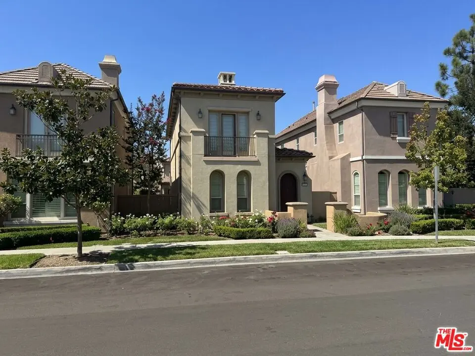 Single Family Residence for rent at 201 Rhapsody, Irvine, CA featuring 3 beds and 3 baths
