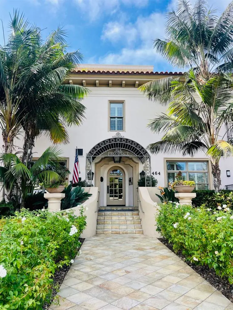 Residential Lease for rent at 464 Prospect Street PH1, La Jolla, San Diego County, CA featuring 4 beds and 4 baths