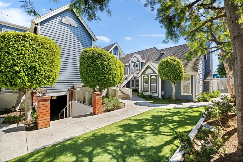 810 Baker 210, Costa Mesa, CA — listing photo 1