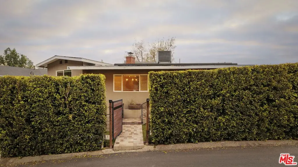 2882 Palmer Drive, Los Angeles, CA — listing photo 1