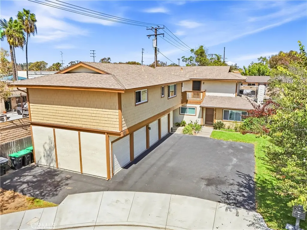 120 Lisa Lane, Costa Mesa, CA — listing photo 1
