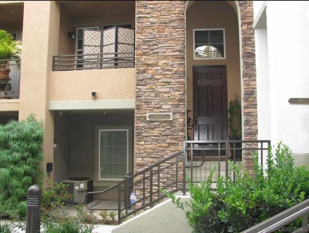 Townhouse for rent at 8807 N Promenade Pl, San Diego, CA featuring 2 beds and 2 baths