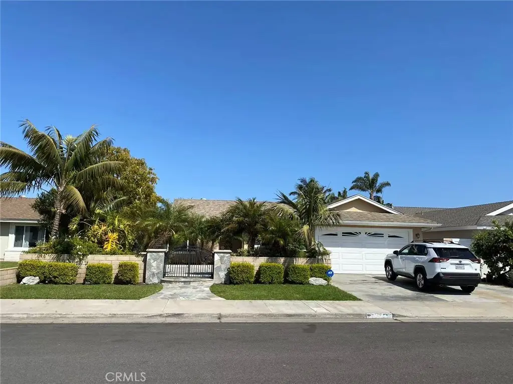 20702 Elizabeth, Huntington Beach, CA — listing photo 1