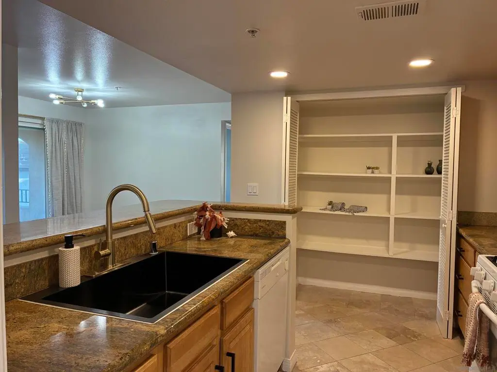 Residential Lease for rent at 150 N River Cir 206, Oceanside, San Diego County, CA featuring 3 beds and 2 baths