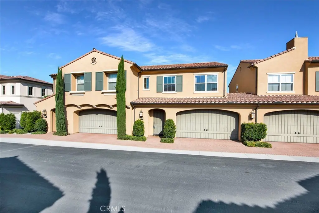Condominium for rent at 183 Overbrook, Irvine, CA featuring 3 beds and 3 baths