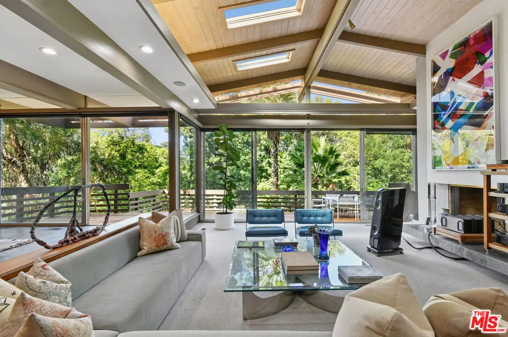 17269 Oak View Drive, Encino, CA — listing photo 1