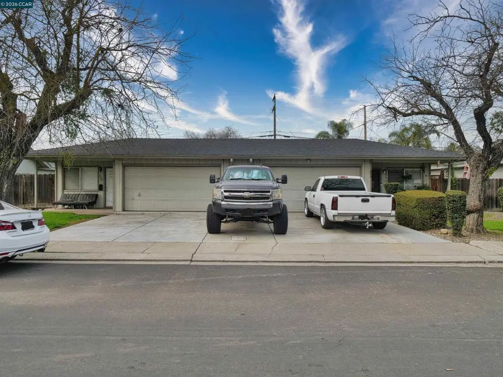 Duplex for sale at 211 Kingston Lane, Modesto, CA