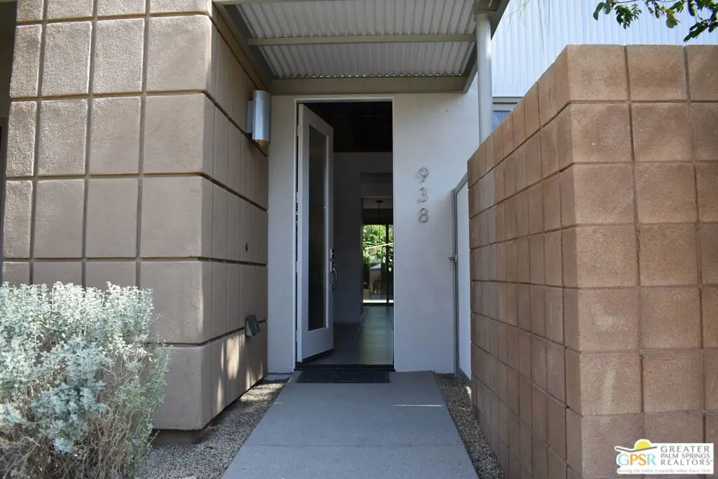 Residential Lease for rent at 938 Oceo Circle, Palm Springs, Riverside County, CA featuring 2 beds and 3 baths