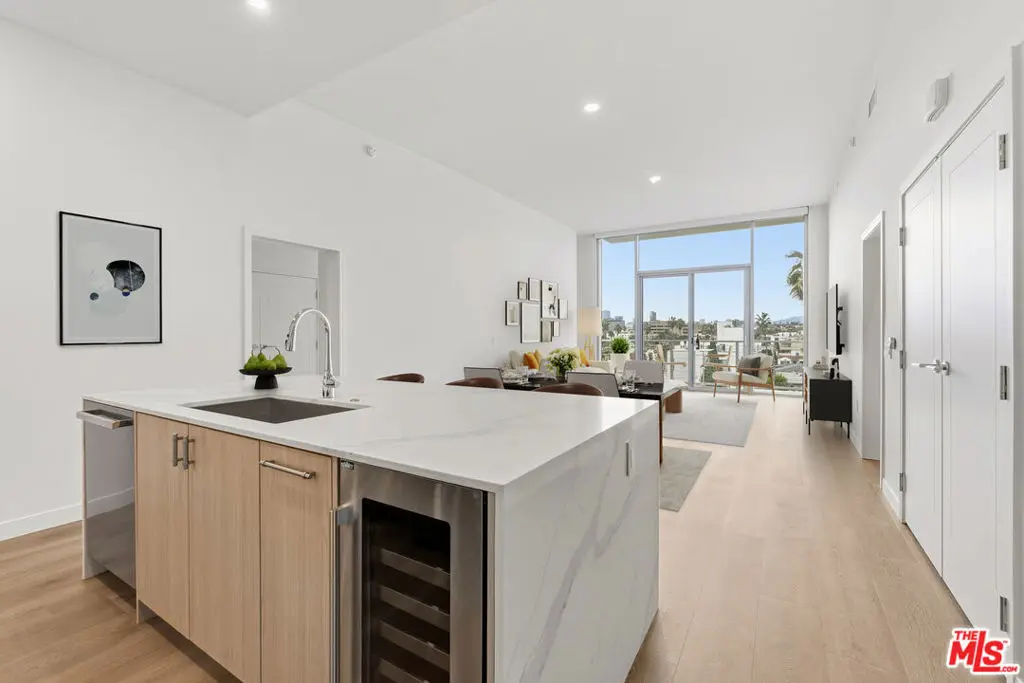 Condominium for rent at 8500 Burton Way 606, Los Angeles, CA featuring 1 bed and 1 bath