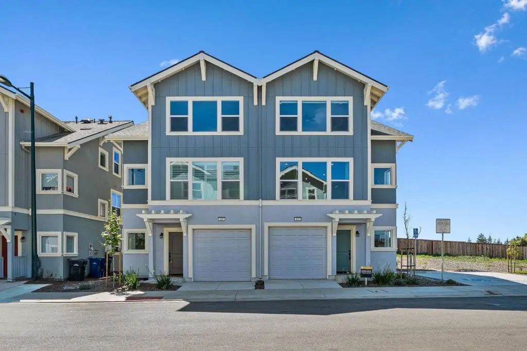 Townhouse for sale at 105 Skyline Vista Way, Watsonville, CA featuring 3 beds and 4 baths