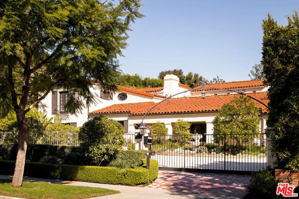Single Family Residence for rent at 902 N Whittier Drive, Beverly Hills, CA featuring 7 beds and 10 baths
