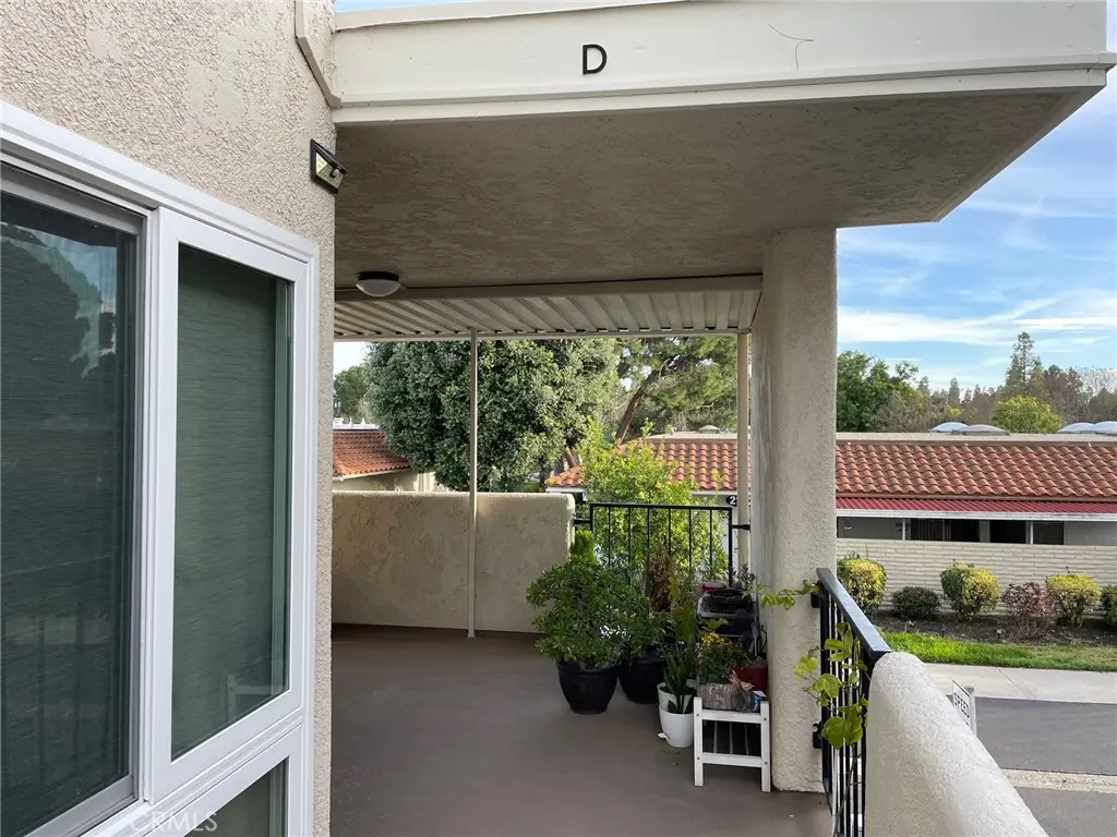 2192 E Via Mariposa E D, Laguna Woods, CA — listing photo 1