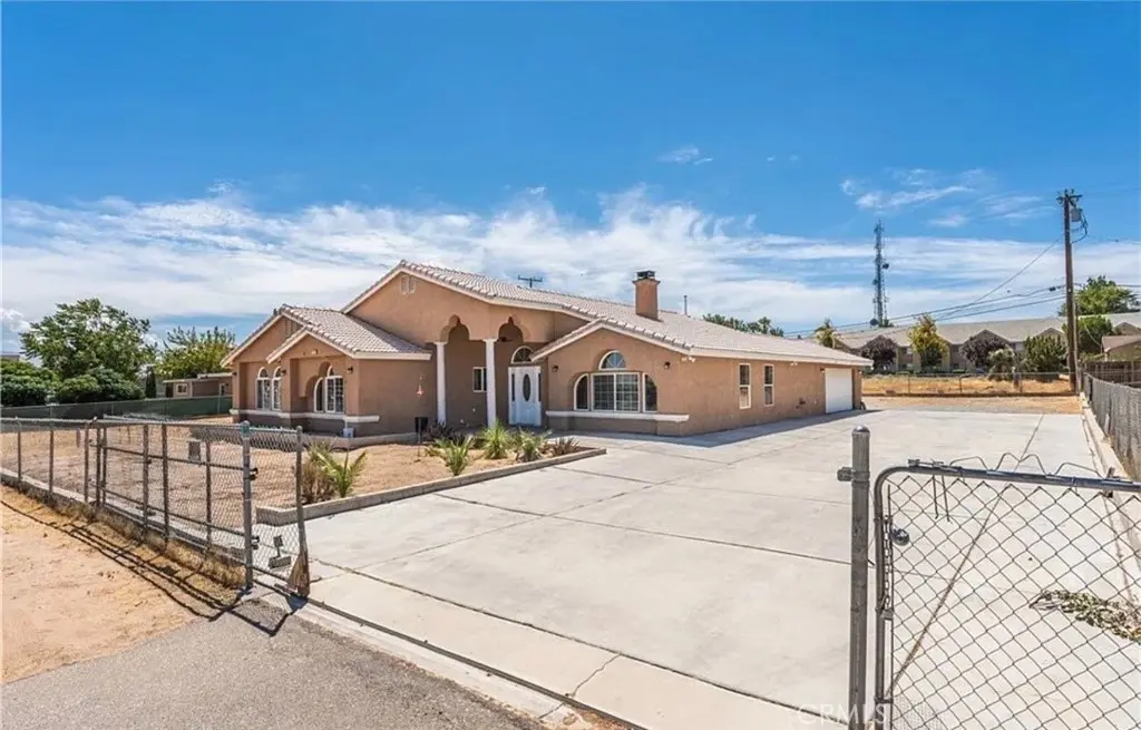 15921 Pine St., Hesperia, CA — listing photo 1