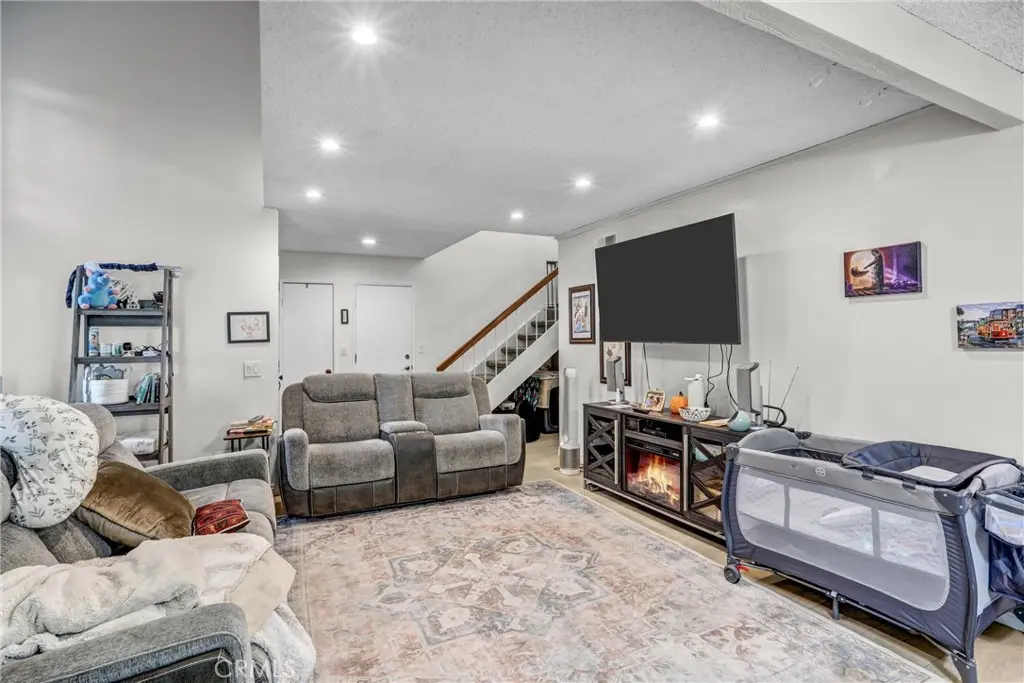 2015 Chaparral, West Covina, CA — listing photo 1