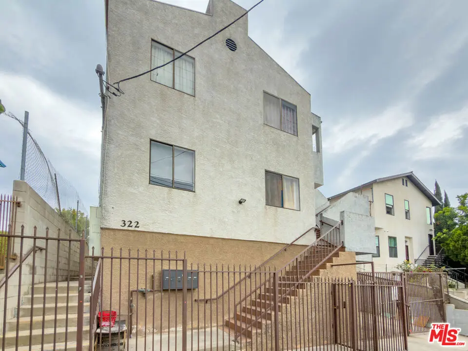 Apartment for rent at 322 N Benton Way 2, Los Angeles, CA featuring 1 bed and 1 bath