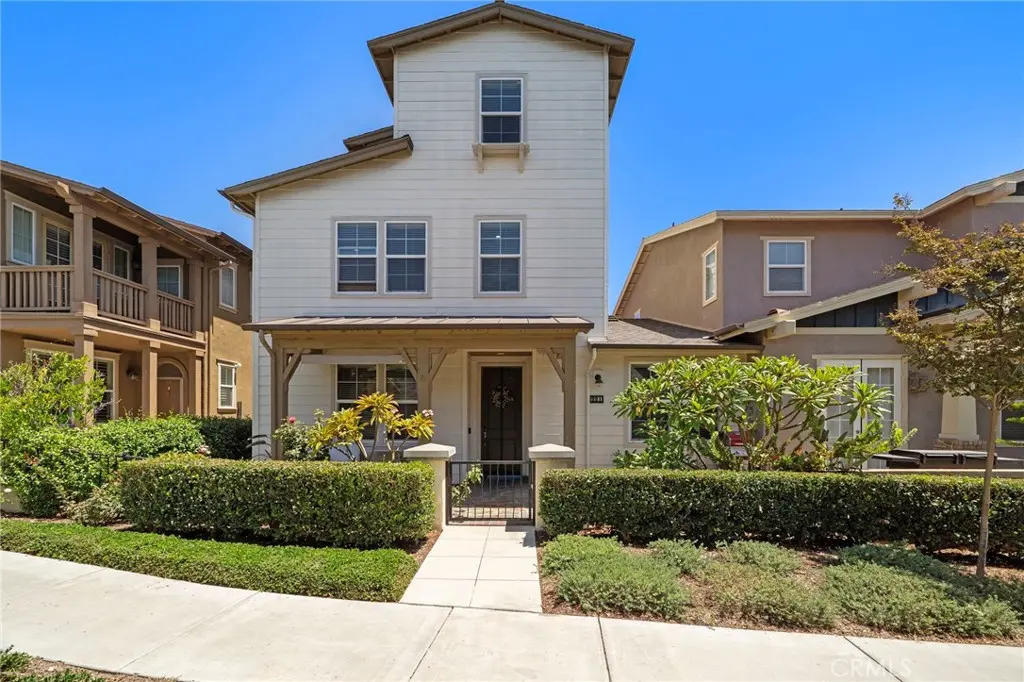 Condominium for rent at 221 Landmark, Tustin, CA featuring 4 beds and 4 baths